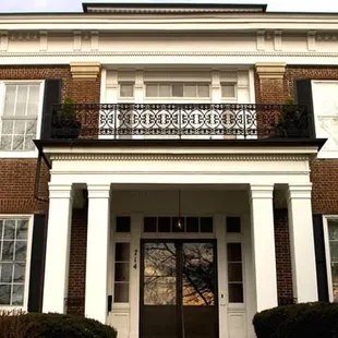 Stay at award-winning Bourbon Manor Bed and Breakfast Inn, located downtown Bardstown, KY - the Bourbon Capitol of the World.