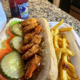 Shrimp poboy and daiquiri