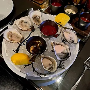 Chef&apos;s Oyster Selection! Both East &amp; West~