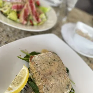 Seared Ahi Tuna Salad Lunch