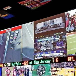 Huge big screens with plenty of 24/7 sports