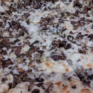 Mushroom pizza (very creamy, so not for everyone)
