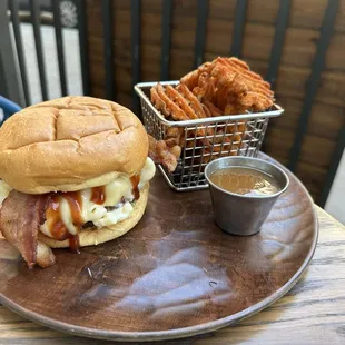 Bernie Mac n cheese burger w/ sweet potato waffle fries w/ caramel sauce