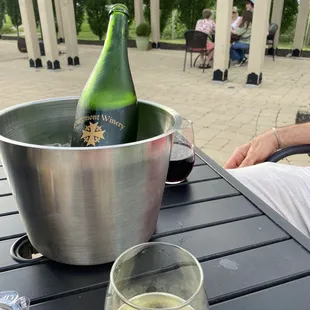 Amazing champagne and live music