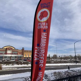 a red flag with the word pub and grub on it