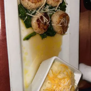 Scallops and mashed potatoes