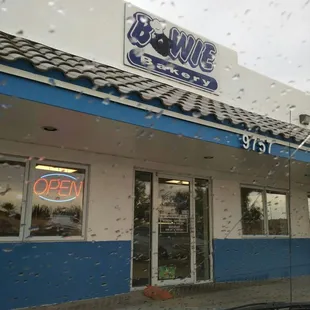 a view of the outside of a restaurant