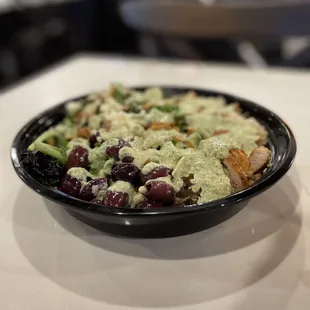 Chicken bowl with pesto hummus