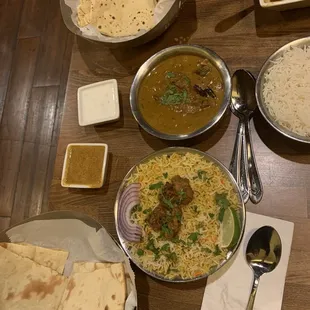 Tandoori roti, chapatti, house speciality biriyani(boneless chicken), Goat Kurma.