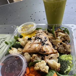 Create your own salad with salmon and create your own juice