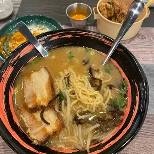 Tonkotsu ramen bowl