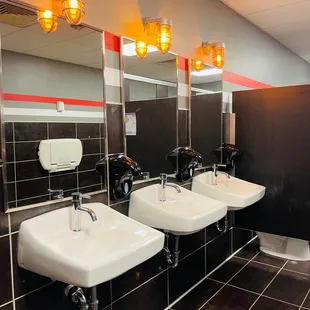 Sinks in the washroom