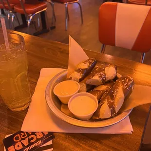 Pretzel bites and fountain pop