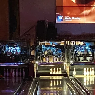 You can see the pin mechanism! Way cool!