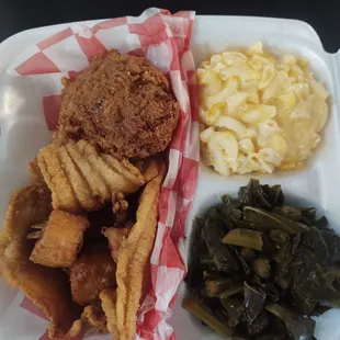 food, chicken wings and fried chicken