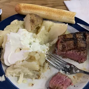 8oz filet -baked potato -salad-breadstick