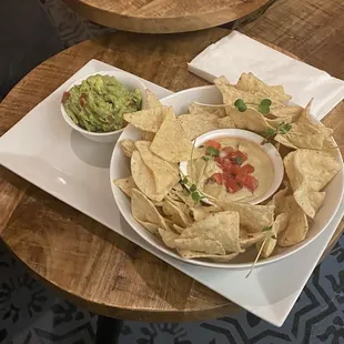 Chips and cashew queso