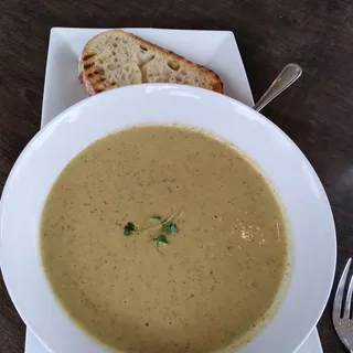 Cheesy Broccoli Soup