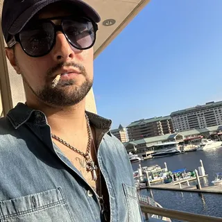 Alex V.