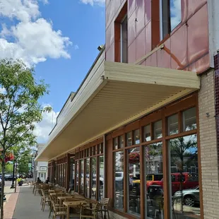 the outside of a restaurant