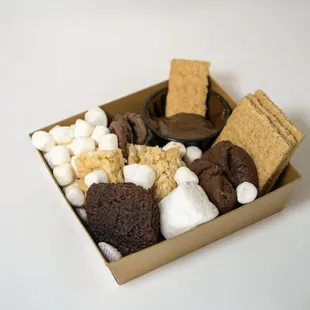 S&apos;more&apos;s Box with Dulce De Leche Carmel spread