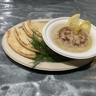 HUMMUS W/ PITA