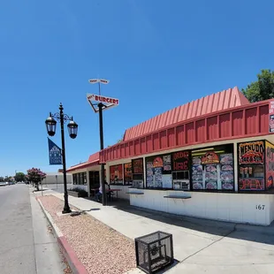 people standing outside of a restaurant