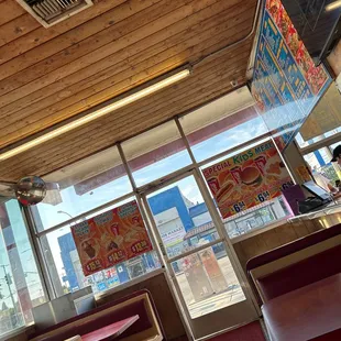 the interior of a fast food restaurant