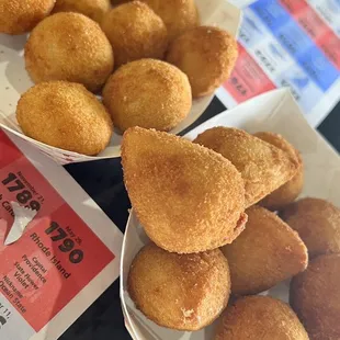Coxinha e bolinho de queijo aperitivo