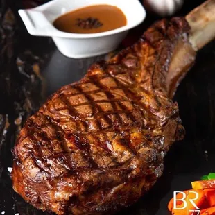 rib of steak with vegetables and dipping sauce