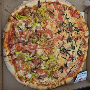 1/2 Garlic Margherita &amp; 1/2 Mama Mia