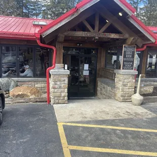 Entrance from the side.