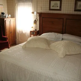 The Yosemite suite offers a king bed, 2-man whirlpool tub and a beautiful private patio