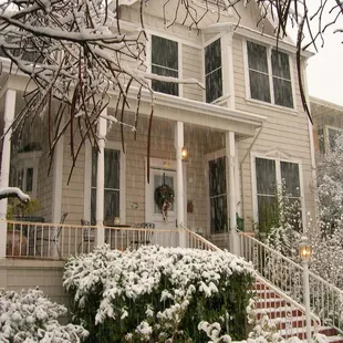 BRADFORD PLACE, Sonora, CA -- Snow is rare! Cold outside -- Snug inside!