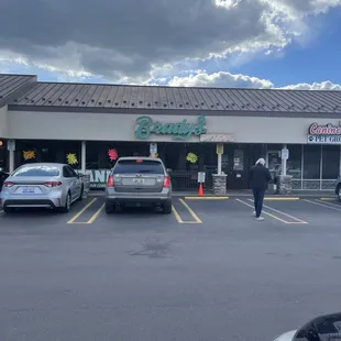 the outside of the restaurant