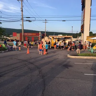 Folks enjoying the beach atmosphere at BrainFreezerz!