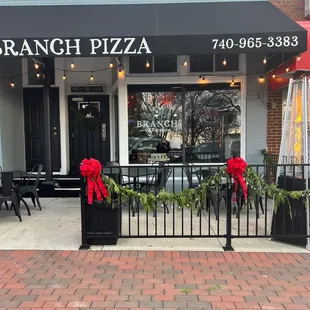 the front of branch pizza