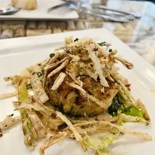 Crab Cake - panko breadcrumbs, jumbo lump crabmeat, lemon beurre blanc, crispy leeks. Was def legitness!