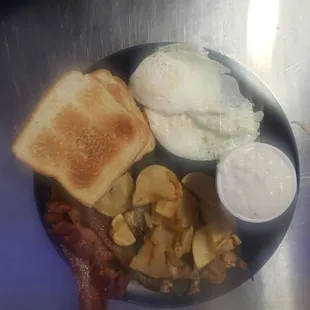 a plate of breakfast food