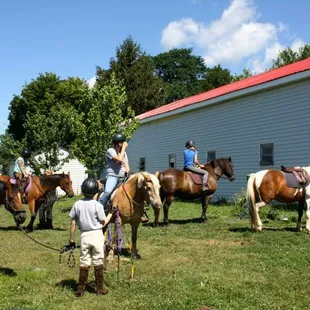 Group Trail Riding - (Brannon Stables - Lexington Horse Riding Lessons, Lexington Horse Boarding)