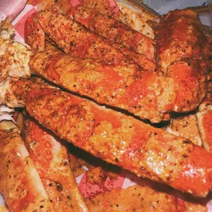 2 Clusters of snow crabs.