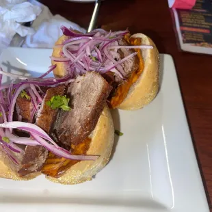 Pan Con Chicharron