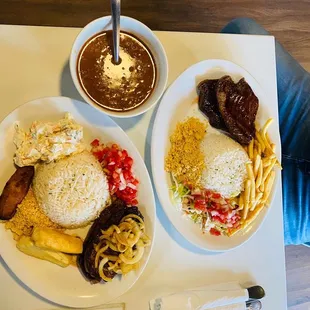 Picanha acebolada, arroz, feijo, mandioca, banana, salada de maionese, farofa e vinagrete