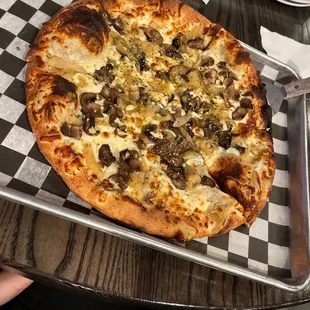 Build your own:  White sauce, cheese blend, caramelized onions, mushrooms, garlic, oregano