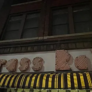 the outside of a restaurant