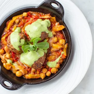 Boulettes De Viande
meatball, stewed peppers, chickpeas, arugula-horseradish yogurt