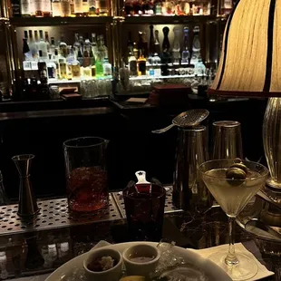 Oysters &amp; dirty gin martini