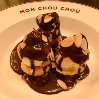 PROFITEROLES AU CHOCOLAT ET AMANDES