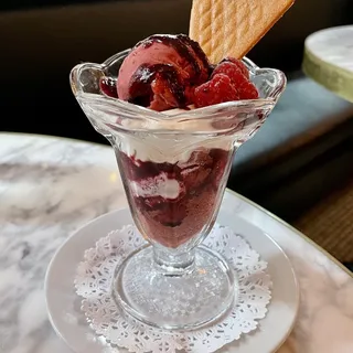 COUPES GLACEES- FRUITS DES BOIS, CHOCOLAT LIEGEOIS, PECHE MELBA