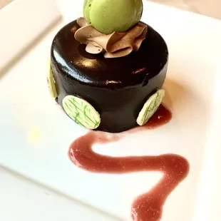 Pistachio Macaron Cake